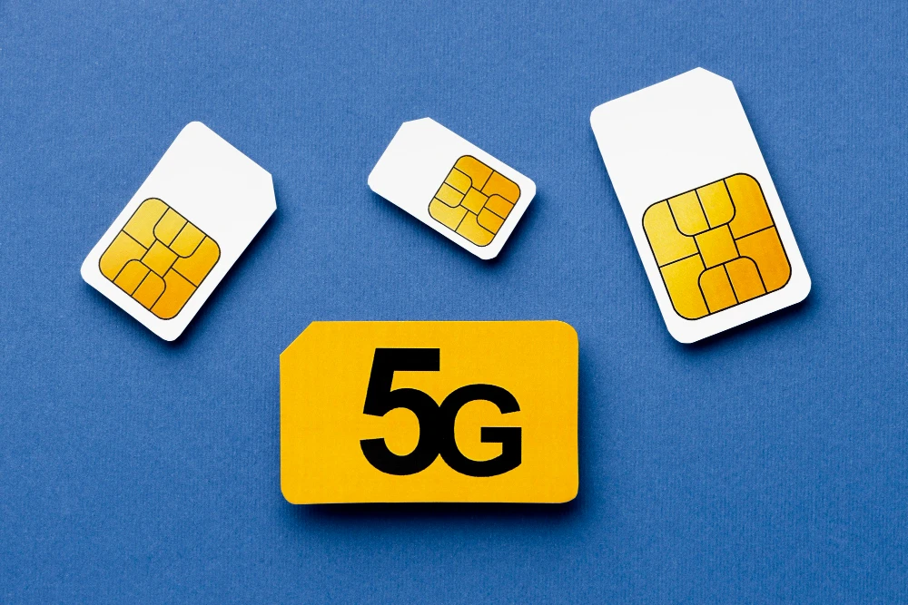 Three SIM cards of different sizes beside a yellow card marked 5G