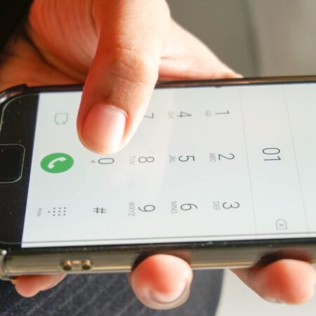 How to Set Up Voicemail on iPhone