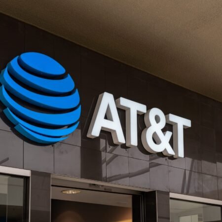 AT&T Offers Up to $800 Per Line to Leave Your Carrier