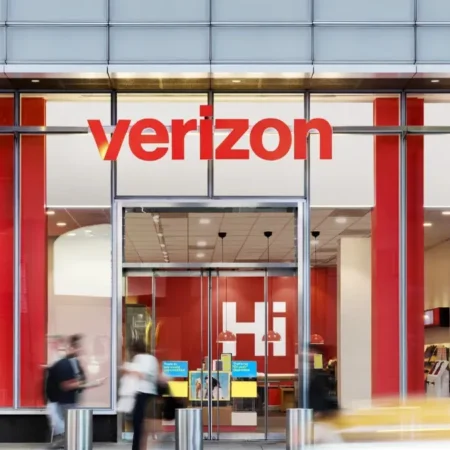 Verizon Holiday Promo: Free iPhone 17, S25, or Pixel 10